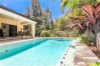 Large House with Pool - Internet Find