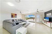 Redcliffe Peninsula Penthouse - Internet Find
