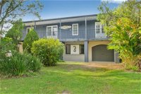 Bonny Beach House Holiday accommodation with pool - Renee