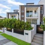 Relax in a Spacious  Modern Townhouse in Asquith - DBD