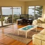 Joness Beach House perfect location with views - Click Find
