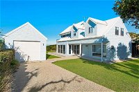 Middle Rock Beach House Beach Front Lake Cathie - Adwords Guide