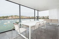 Harbour Front Single Level Apartment - Renee