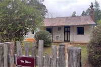 Pines Cottage - Click Find