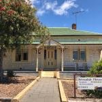 Armadale House Kingscote - Click Find