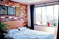 Stylish Modern 1 Bedroom Apartment in Marrickville - Internet Find