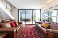 Lovely 1 Bedroom Apartment Close To CBD - DBD