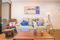 Modern 2bed2bath APT at Neutral Bayparkingwifi - Renee