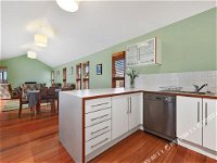Family Friendly Weatherboard Cottage - Click Find