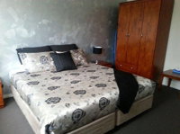 Collie Heights Motel Apartments - Internet Find