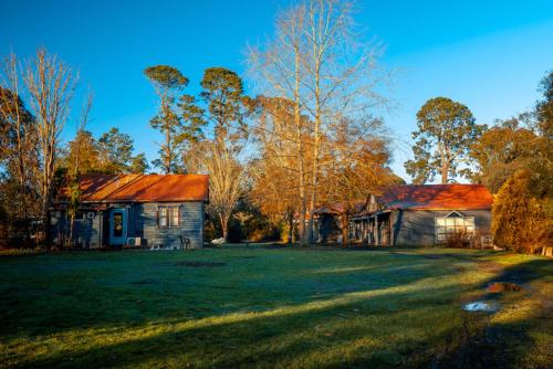 Acheron Valley Lakefront Cottages - thumb 3