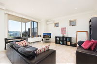 Stylish 2 Bdr Overlooking Parsley Bay H379 - Qld Realsetate