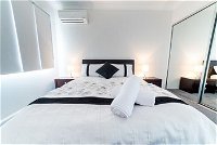 1 Bedroom Gold Coast Beachside Apt w AC  Parking - Adwords Guide