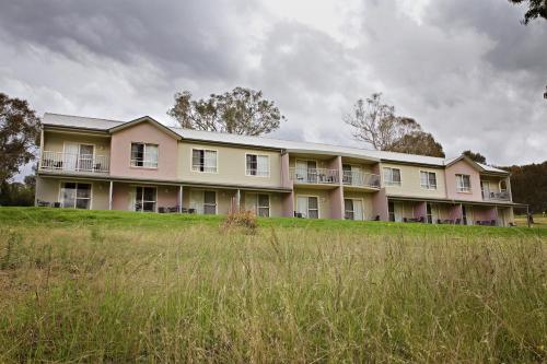 BATHURST GOLDFIELDS MOTEL On MOUNT PANORAMA - thumb 1