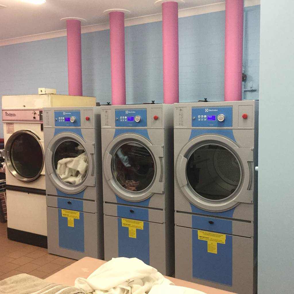 White & Bright Laundrette - thumb 0