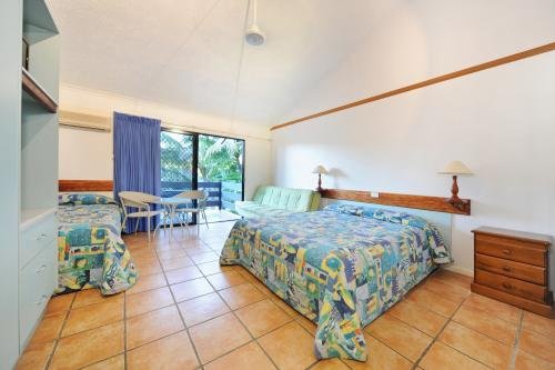 Airlie Beach Motor Lodge - Click Find