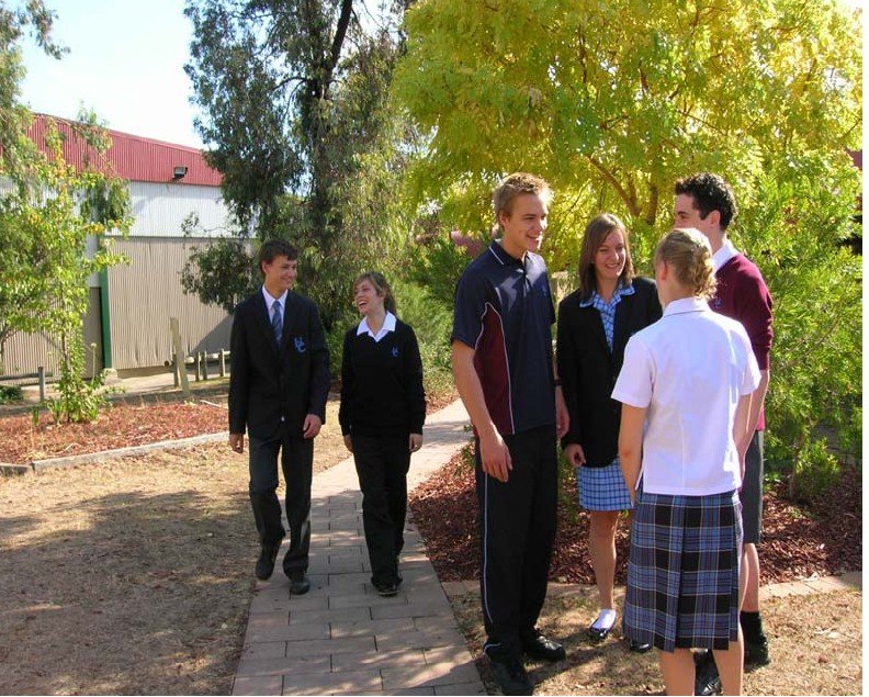 Hoppers Crossing Secondary College - Schools Australia 2