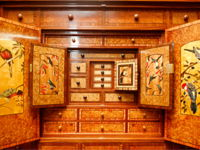 The Wonders of the Hannah Cabinet - Bundaberg Accommodation