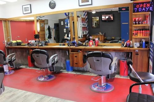 Edward Scissorhands Barber Shop - thumb 5