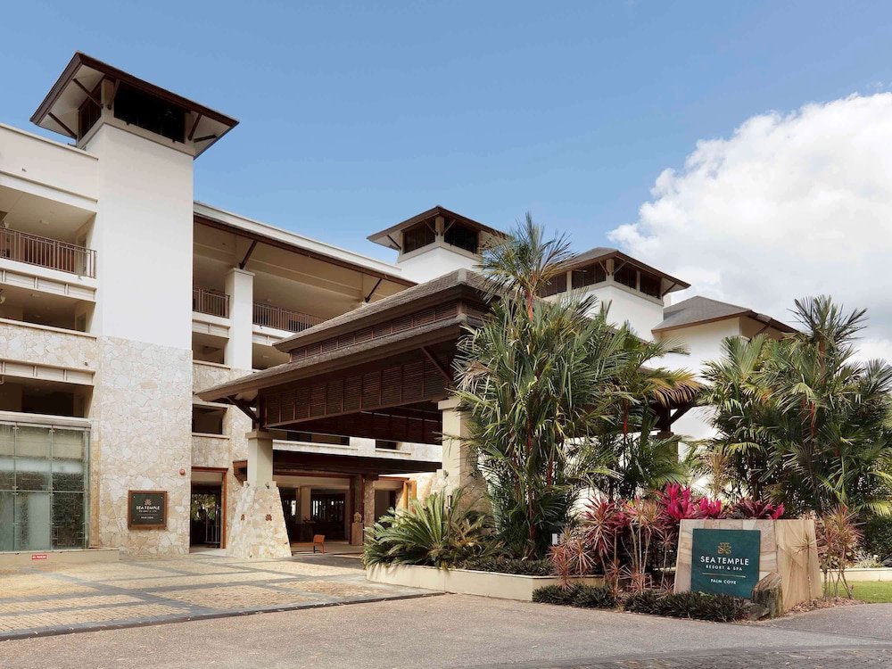 Pullman Palm Cove Sea Temple Resort and Spa