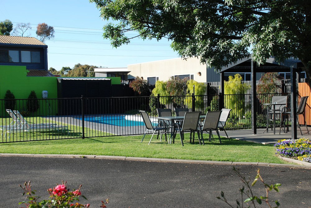 Mitchell on Main Motel  Apartments