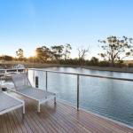 Gippsland Lakehouse a Canal frontage
