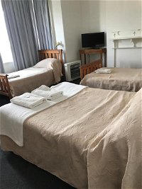 Lords Hotel - Accommodation BNB