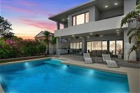 Magnificent Beach House - Surfers Gold Coast