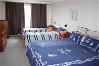 Beulahs Beach House at Stockton - Accommodation Bookings
