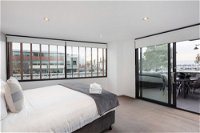 Melbourne Holiday Apartments Williamstown - Yamba Accommodation