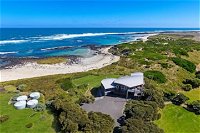 HEARNS BEACH HOUSE - Australia Accommodation