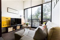 GEORGE 1BDR North Melbourne Apartment - Holiday Find