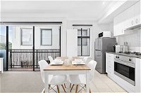 SIENNA 1BDR South Melbourne Apartment - Holiday Find