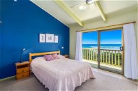 Sandpiper Beach Front House - Accommodation BNB