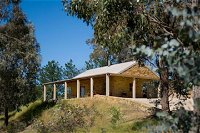 McGintys Stone Cottage - Kawana Tourism