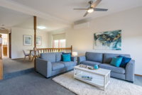 Parkview Villa 2 Luxury 3 Bedroom Home - Wagga Wagga Accommodation