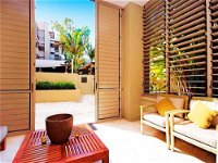 Temple 121 Palm Cove With Courtyard - eAccommodation