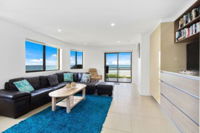 Shoreline Nine Penthouse With Ocean Views - Accommodation Tasmania