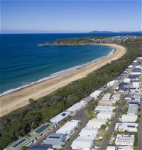 Beachfront Hallidays Point - Accommodation Australia