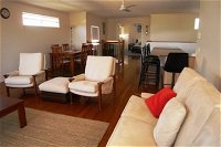 Clovelly Beach Townhouse - Accommodation Cooktown