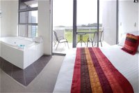 Cosy Corner Seaview Apartments - Accommodation Fremantle