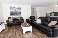 4 Bedroom Inner City Townhouse  Sleeps 9 - Accommodation Bookings