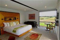 Hotel California Road Inkwell Wines - Bundaberg Accommodation