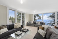 Hidden Bay - 5 BR luxury waterfront - Accommodation Port Macquarie
