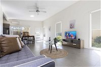 2 Bedroom with Parking Near Central Cessnock - Tweed Heads Accommodation