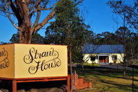 Straw House Farm B  B - Accommodation QLD