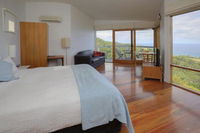 Chriss Beacon Point Restaurant  Villas - Accommodation Sydney