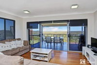 Jinalong 17 Pacific Street Family home great views. - Accommodation Brisbane