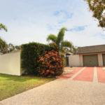 6 Petrie Ave Marcoola Pet Friendly Linen supplied - Getaway Accommodation