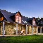 Cedar  Stone - Bundaberg Accommodation